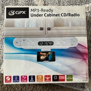 GPX White Under Cabinet CD/Radio